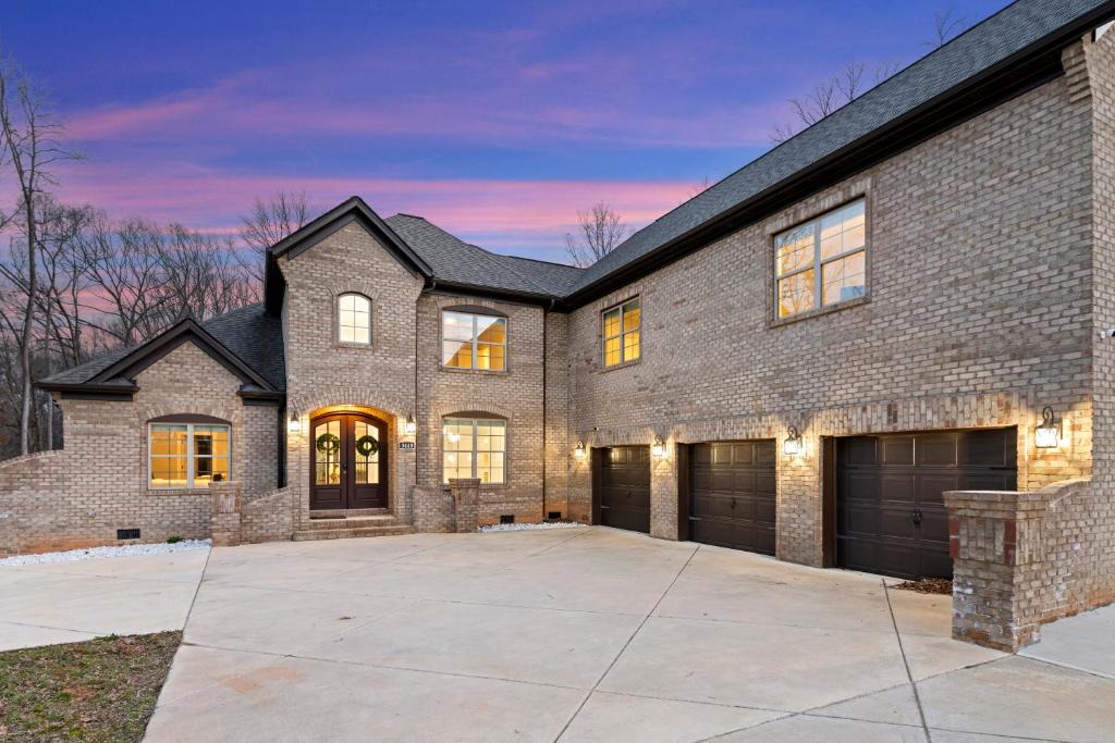 Charlotte House | Charlotte Acres Retreat