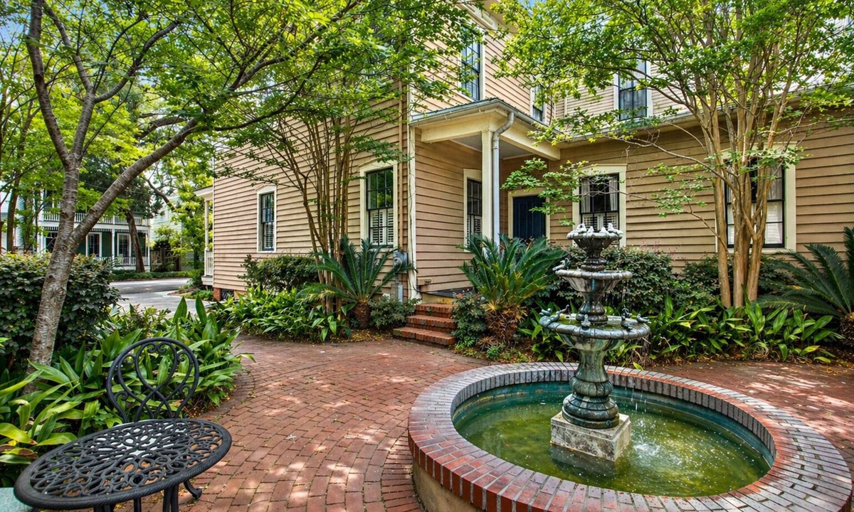 Savannah Victorian District House | Charmer near Forsyth Park, Heated Pool Access!