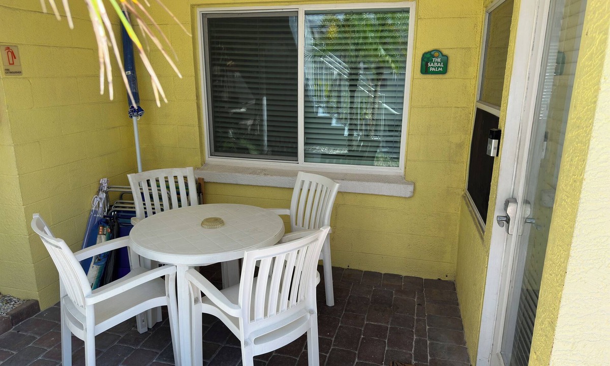 Bay Esplanade Apartment | Charming 1-Bedroom Apartment Just Steps From Beautiful Clearwater Beach