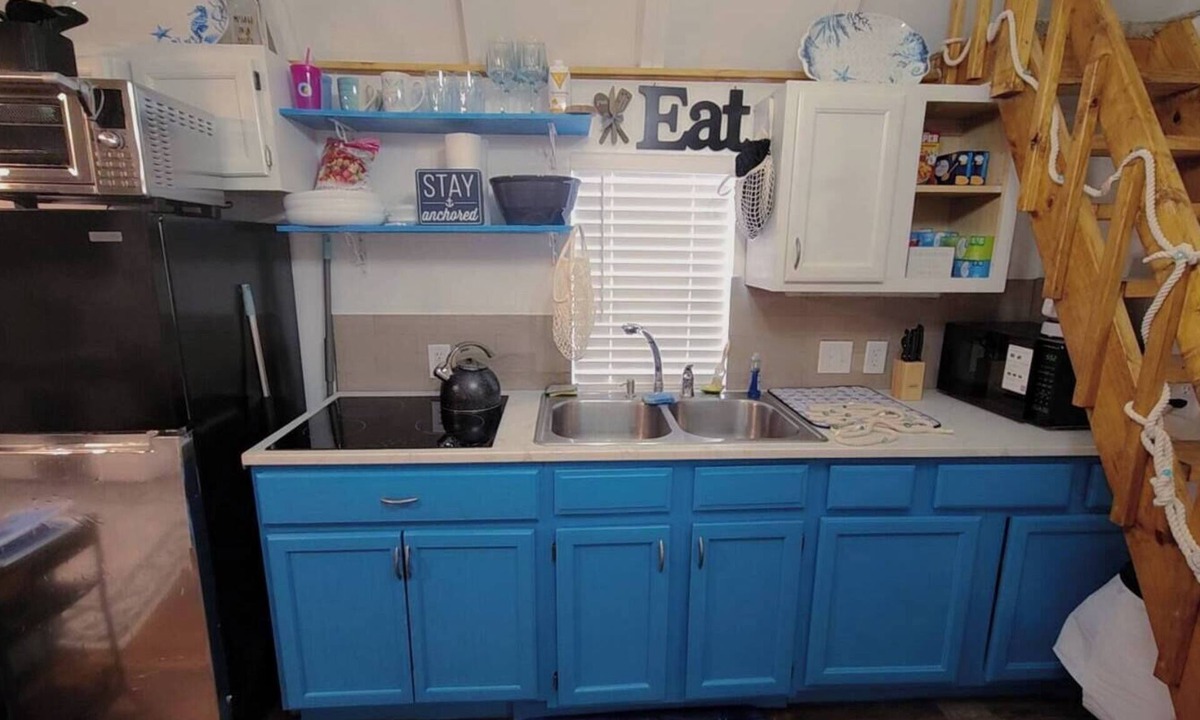 Arlington Cottage | Charming 1-bedroom queen bed cottage in tranquil Jacksonville with AC