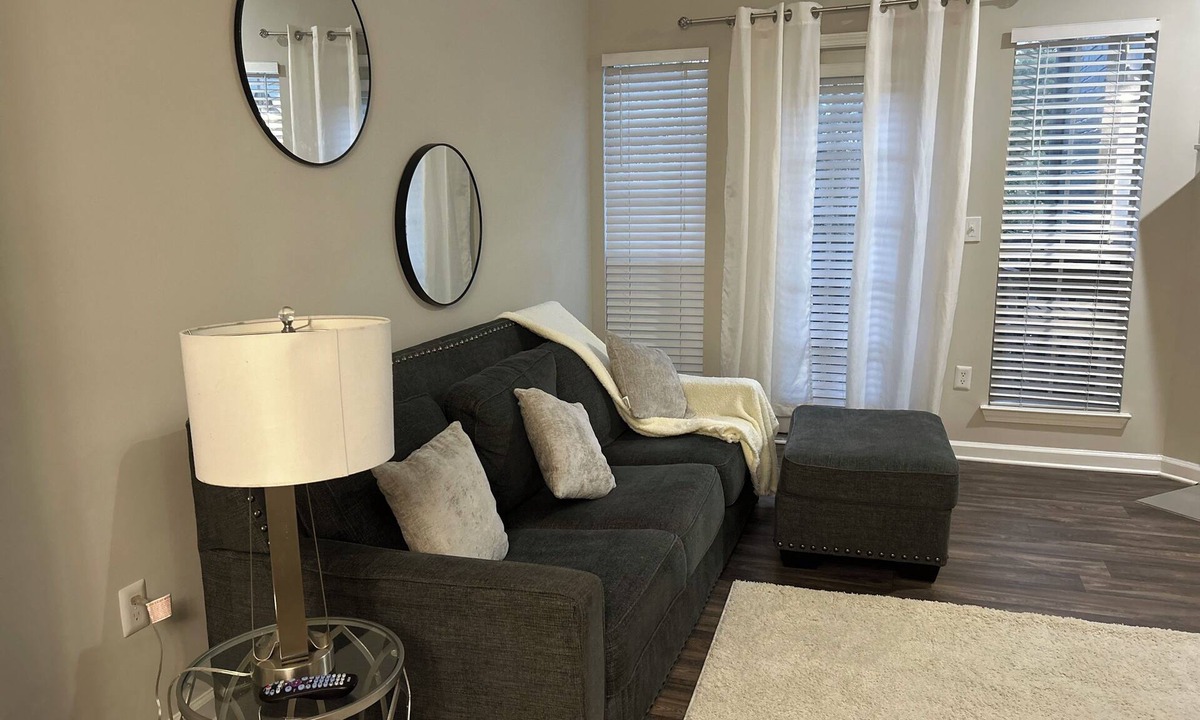Lindridge-Martin Manor Apartment | Charming 2-bedroom apartment in Buckhead ! Very safe location, free parking
