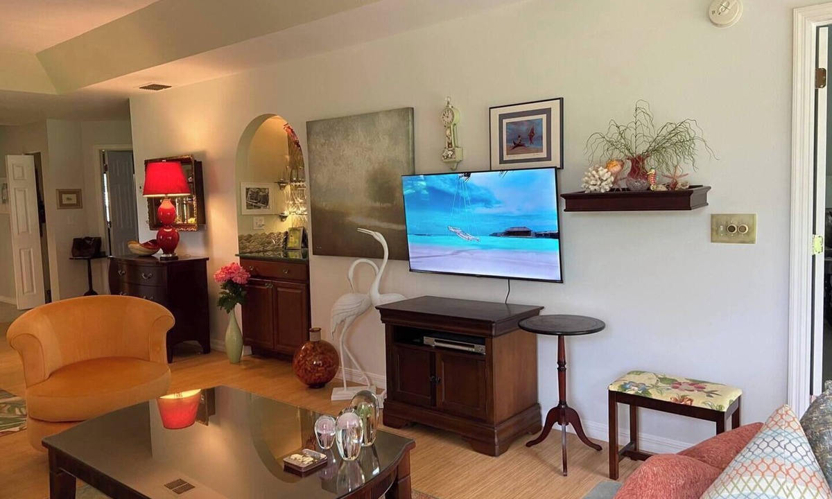Gleneagles Apartment | Charming 2-bedroom apartment with AC, WiFi in fabulous Naples