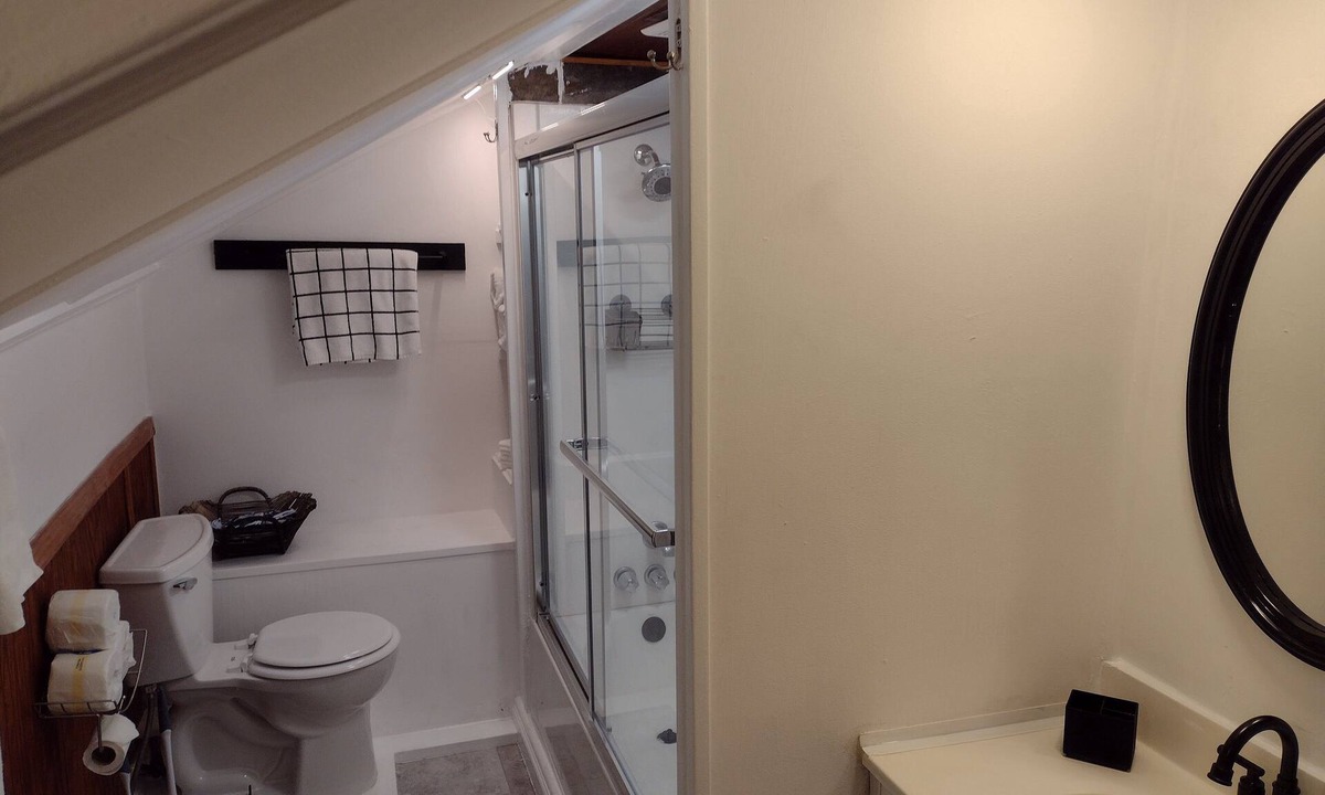Elberton House | Charming 2-bedroom house in serene Elberton with WiFi, AC