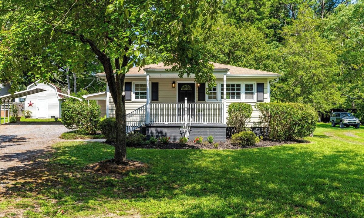 Gorman Other | Charming 3-bedroom farmhouse feel in peaceful Durham/Sleeps 10