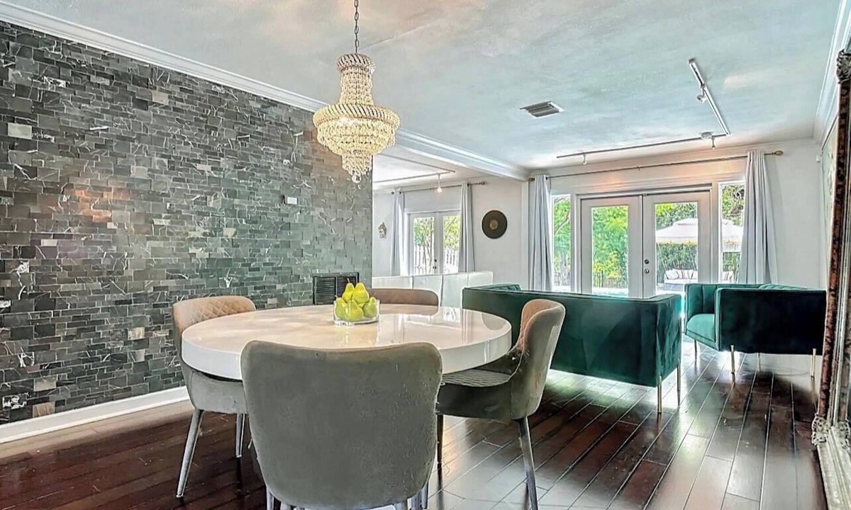 Orlando House | Charming 3 bedroom pool house in Orlando close to airport ,theme parks, shopping