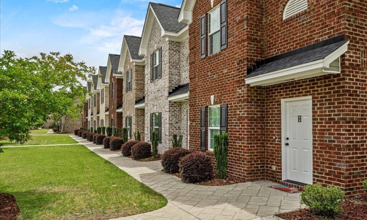 Florence House | Charming 3-bedroom townhome with Largest Accommodations in superb Florence