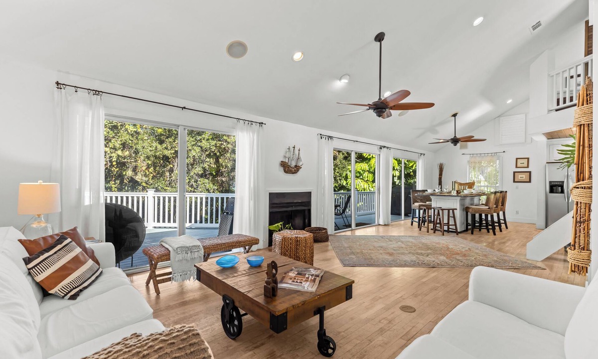Summerplace Cottage | Charming Beach Cottage, 100 Steps to the Beach. Pet friendly. King Bed.