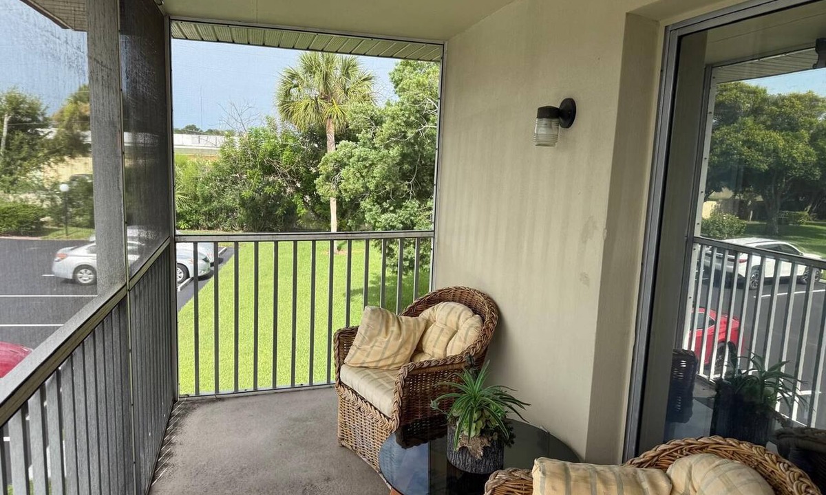 Florida Ridge Condo | Charming Condo Near the Beach in a Quiet, Well-Kept 55+ Community