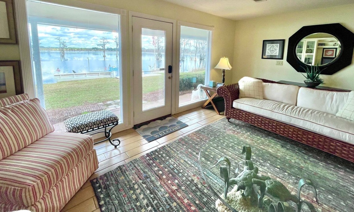 Statesboro Cottage | Charming Cottage on Kennedy Pond with Beautiful Views!