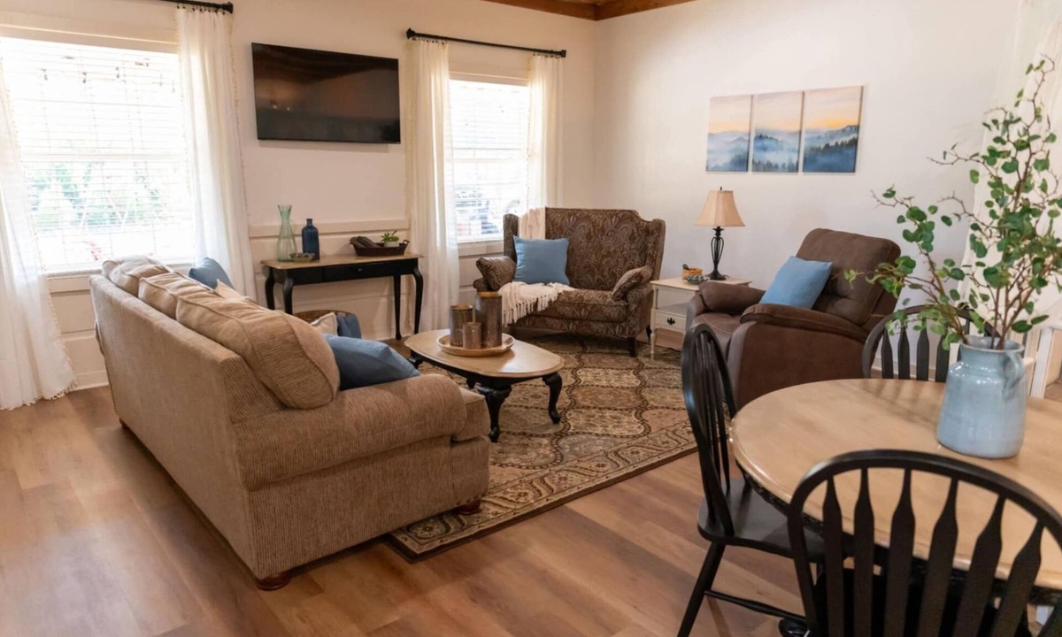 Andover Cottage | Charming cottage nestled in the majestic mountains of Big Stone Gap,Virginia