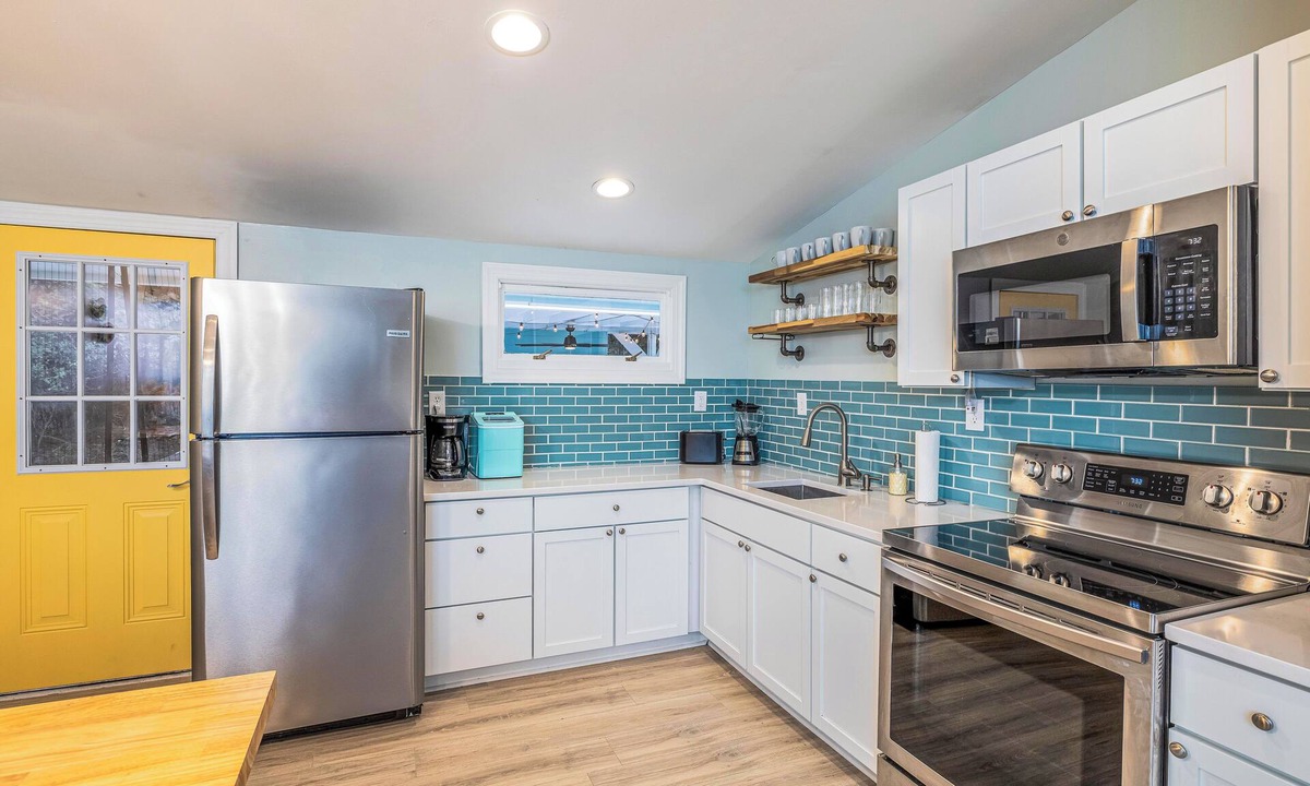 Pigeon Point Cottage | Charming Cottage with Outdoor Entertainment Center