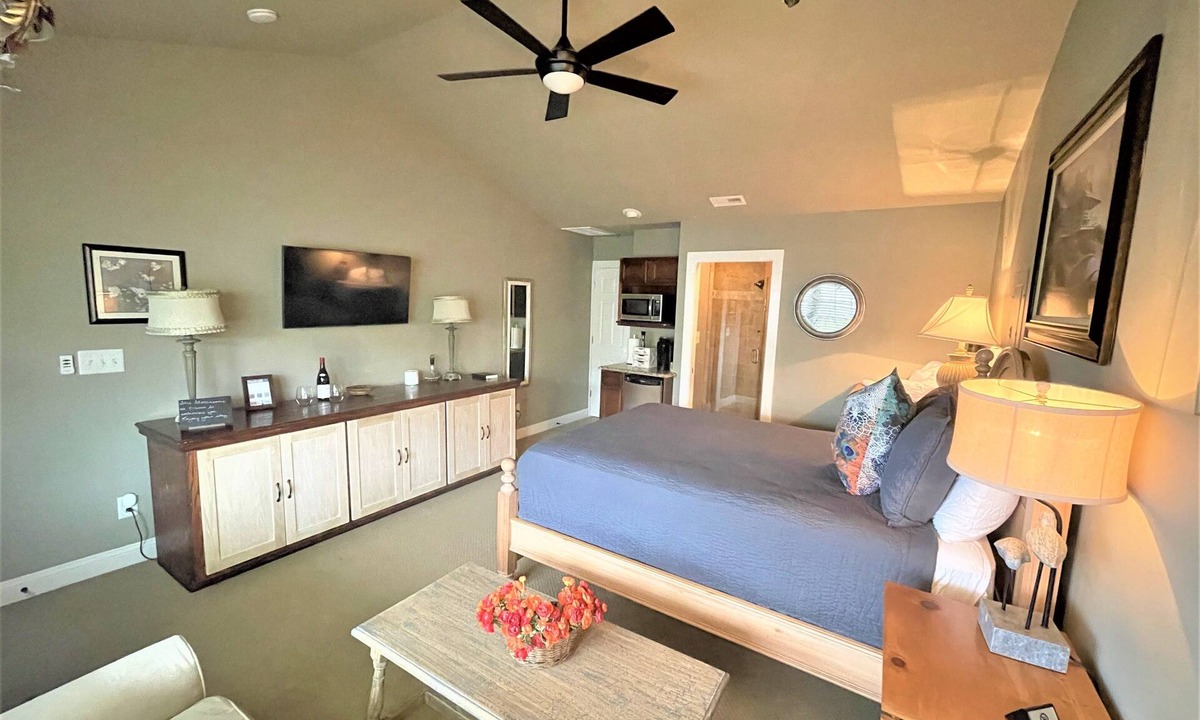 Swansboro Apartment | Charming Downtown 1-Bedroom Suite | Walk to Everything