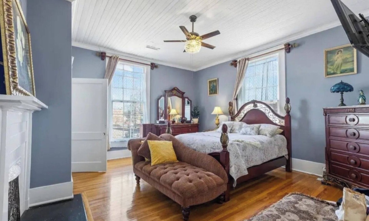 Anderson House | Charming Getaway | Queen Bed, Yard and Free Parking