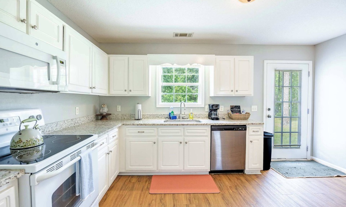 Statesboro House | Charming Gray Home- 5 mins from GSU!