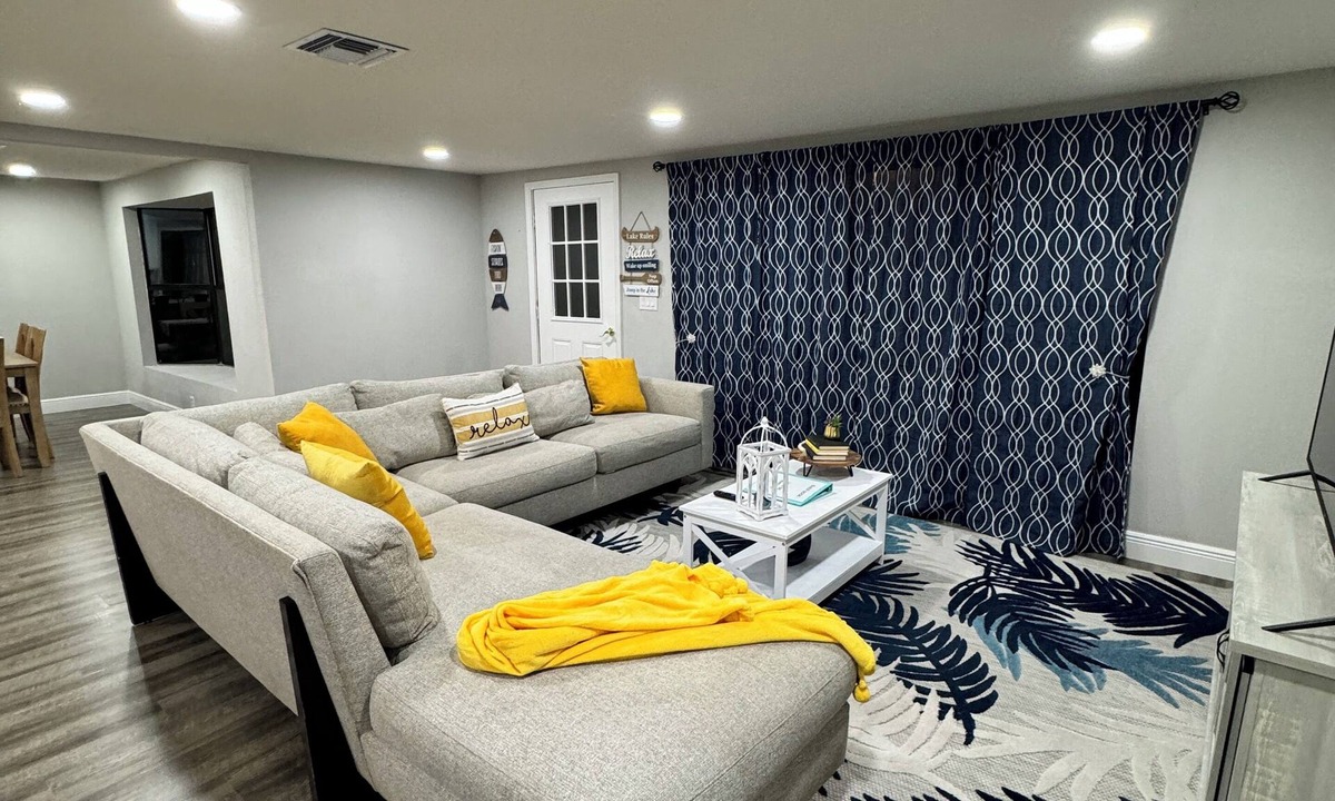 Florida South Atlantic Coast House | Charming house with lake. Welcome to a great place with lots of room for fun.