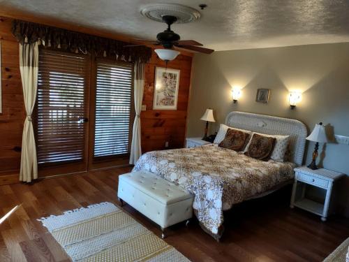 Lake Helen House | Charming Lakefront Room with Private Porch & Canoe Rentals Near Lake Helen, Florida