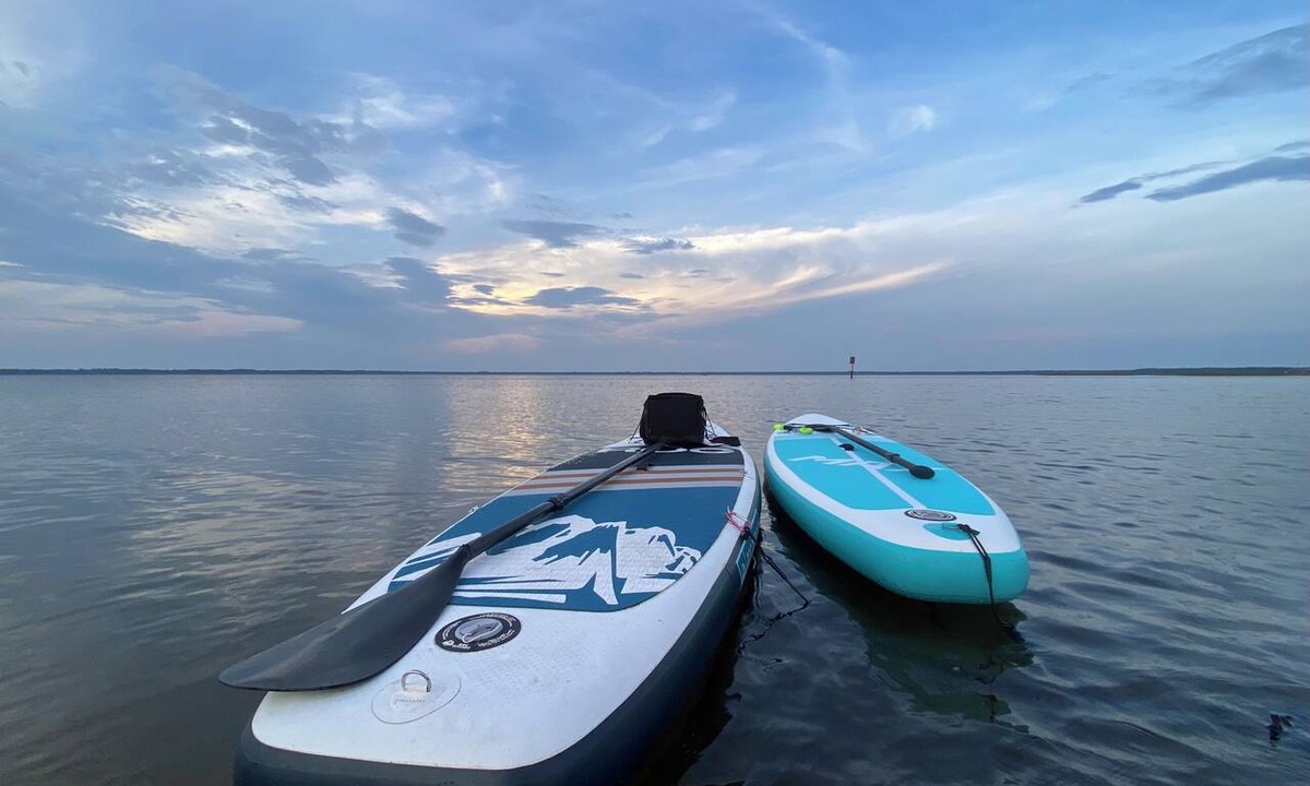 Lake Waccamaw Cottage | Charming Lakeview Cottage. Private access. Two Paddleboards provided.