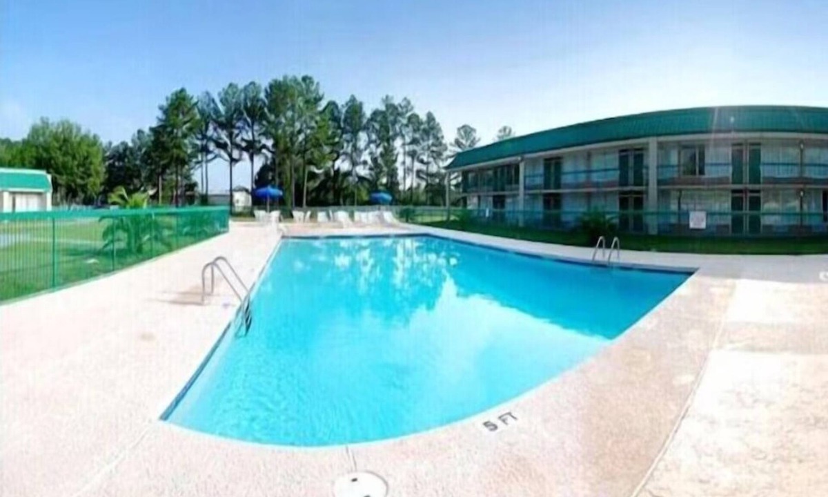 Douglas Hotel | Charming Room w/Outdoor Pool, Near Pine Street Park