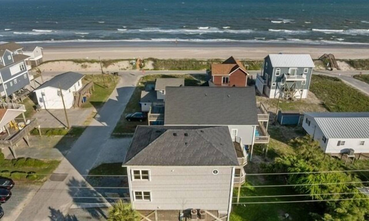 North Topsail Beach House | Charming & Spacious Home – Ocean Views, Family-Friendly, and Steps to the Beach