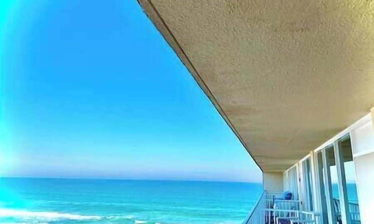 Daytona Beach Condo | Charming Studio | Balcony w/Ocean Views | Pool