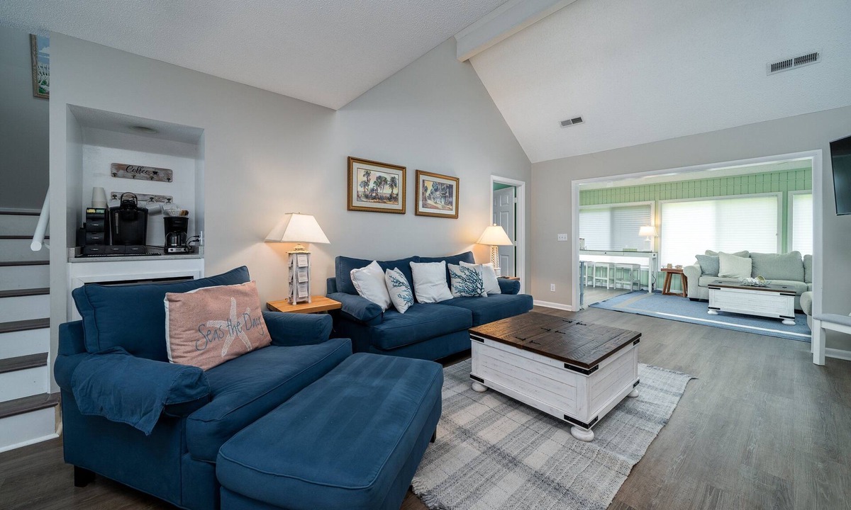 Tarpon Pond Cottage | Cheerful 3BR/2BA Cottage on Golf Course! Amenity access included! Pet Friendly-1 dog!
