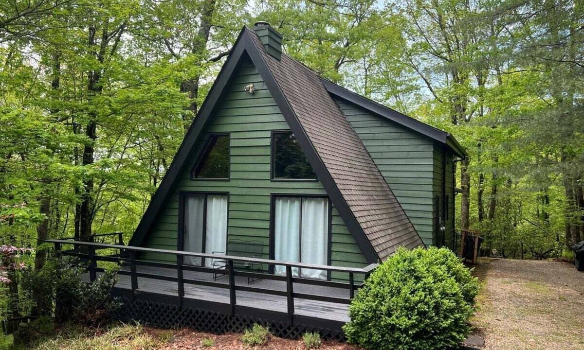 Brevard House | Chestnut Ridge in Connestee Falls A-Frame
