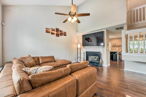 Charlotte House | Chic Charlotte Townhome w/Community Pool