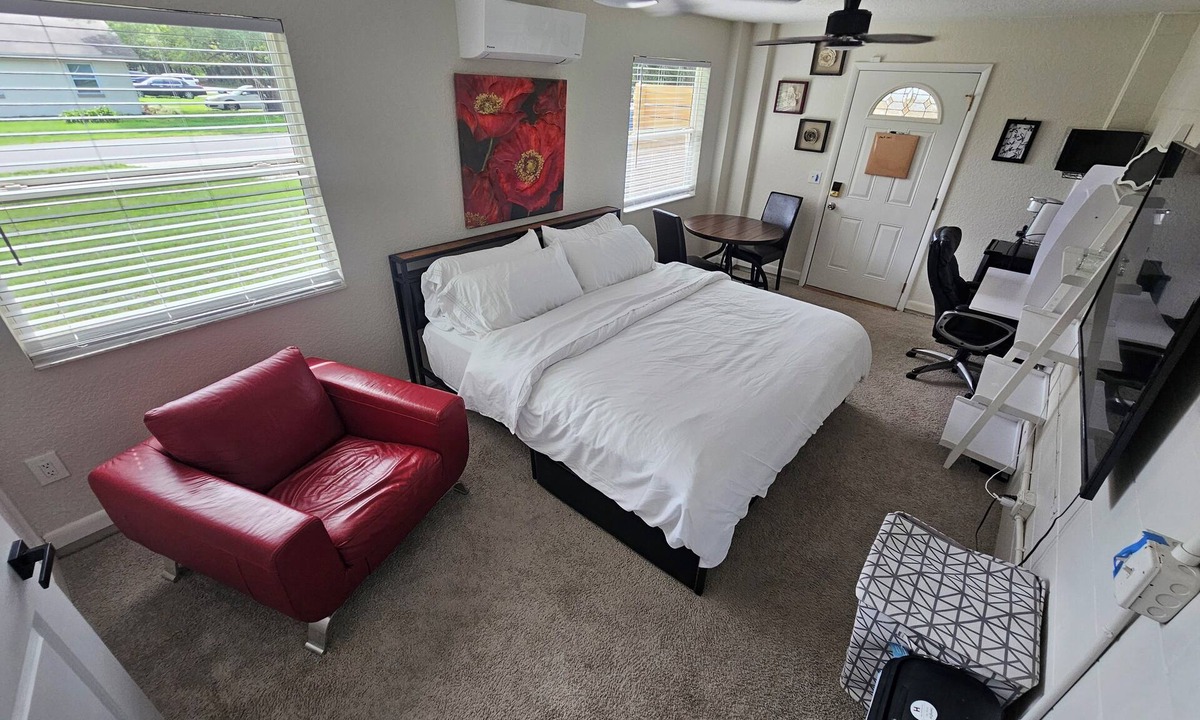 Sanford Apartment | Chic Studio -10 Min to SFB Airport & Boombah Sports Complex