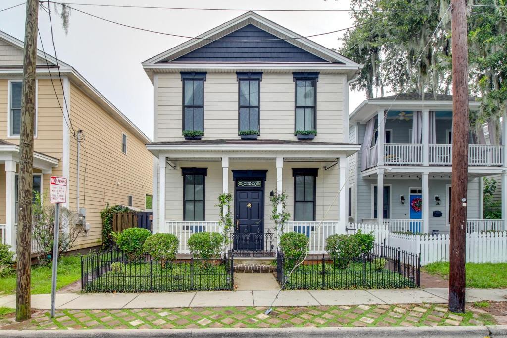 Thomas Square House | Chic Thomas Square Home in Walkable Location!