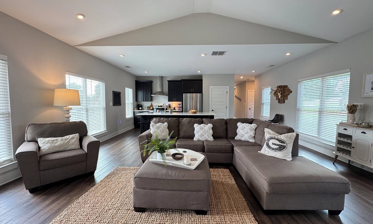Athens House | Chicopee House ~ Your 4 bd, 3 bath, Athens Getaway 1-mile to Sanford Stadium!