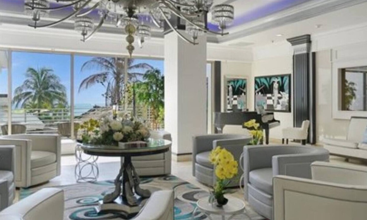 Bermuda Riviera Hotel | CityView Balcony W/2 Double Beds