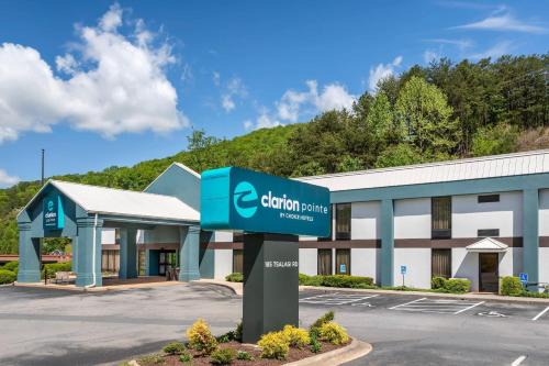 Cherokee Hotel | Clarion Pointe Cherokee