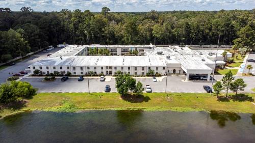 Pooler Hotel | Clarks Inn Savannah Airport