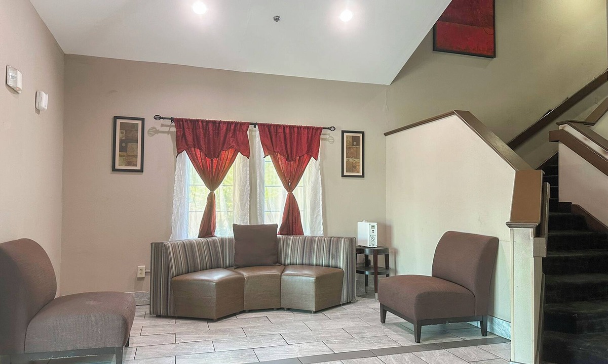 Parkway Village Hotel | Classic Inn By Townhouse American Way Memphis I 240