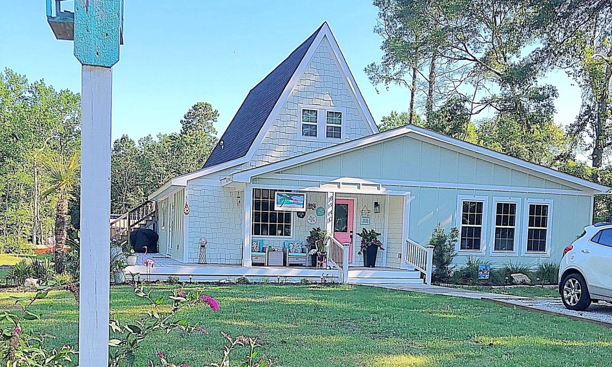 Sunset Beach Apartment | Clean cute quiet. Next 2 beaches, golf food & fun Calabash seafood is 2 mi away!