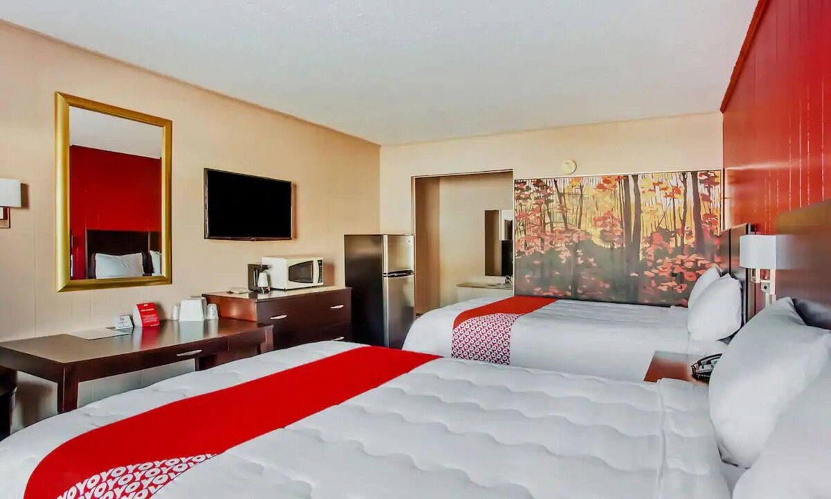 Ridgeland Hotel | Clean + Spacious Two Queen Bed Room Perfect for Ridgeland Explorers