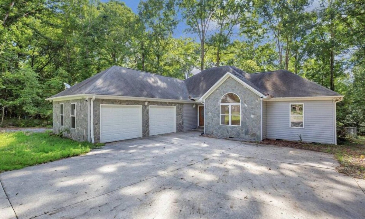 Townville House | Clemson Group Therapy - Sleeps 12