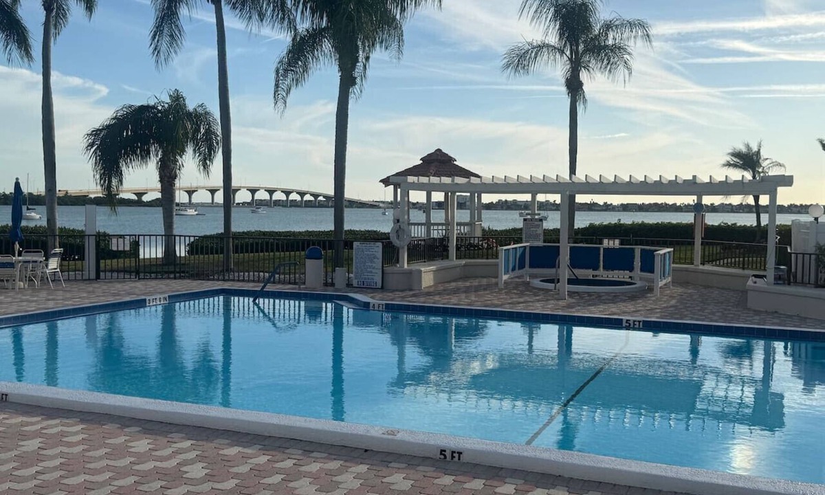 Isla del Sol Apartment | Close to everything! 1bdr in St. Pete beach