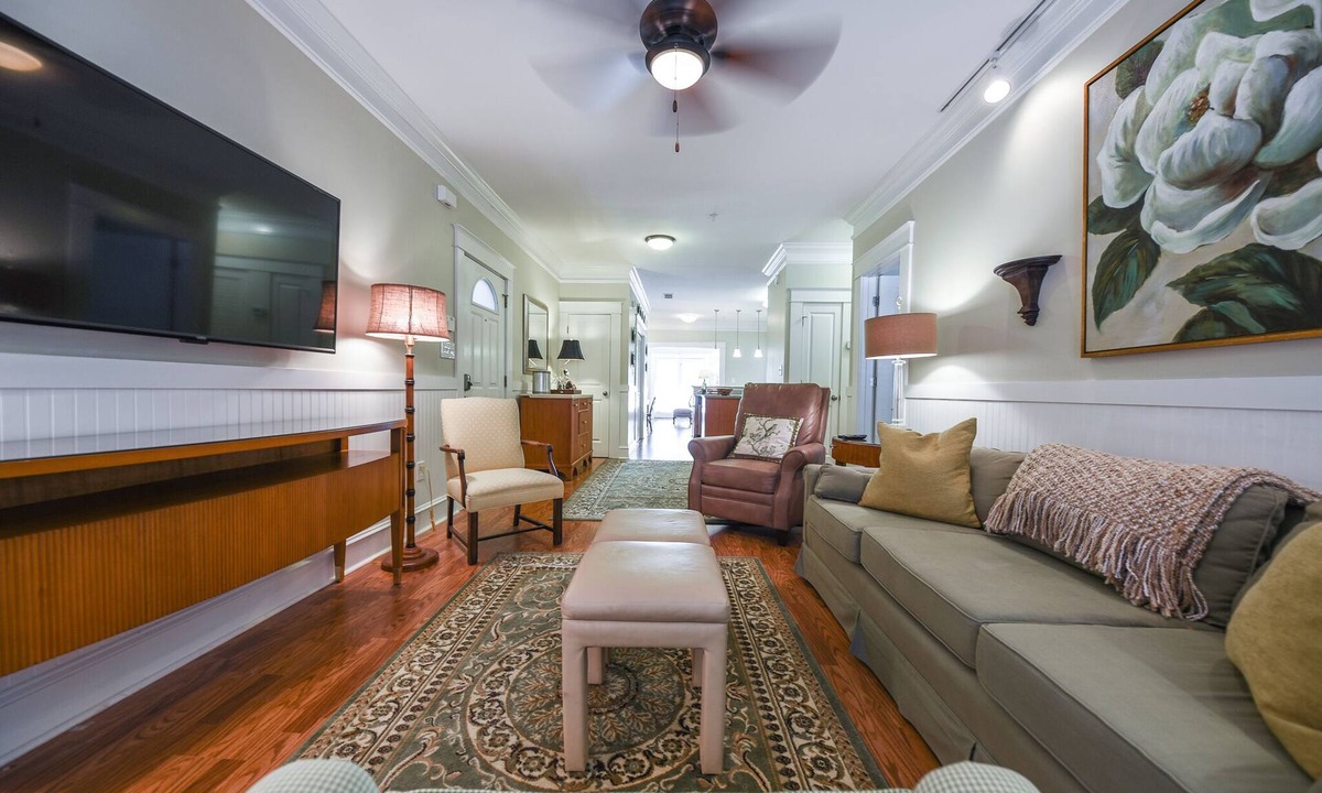 Athens Condo | Close to UGA and 5 Points Area- Spacious, Open Plan on One-Level