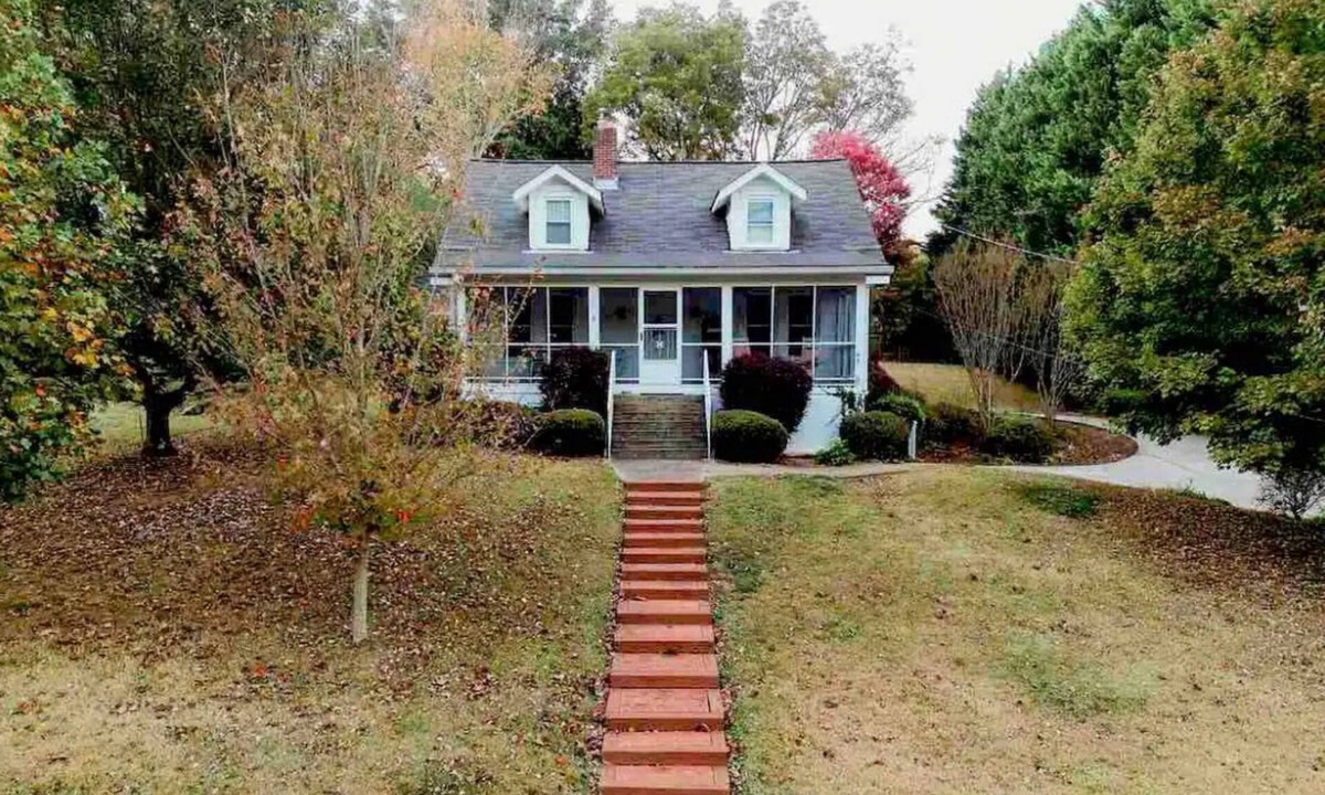 Gainesville House | Closest to DOWNTOWN! Pet Friendly