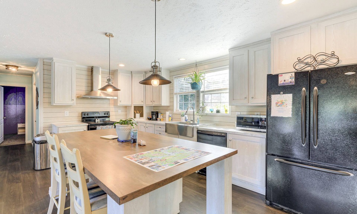 Newport Cottage | 'coastal Cozy' - Newport Home w/Private Hot Tub