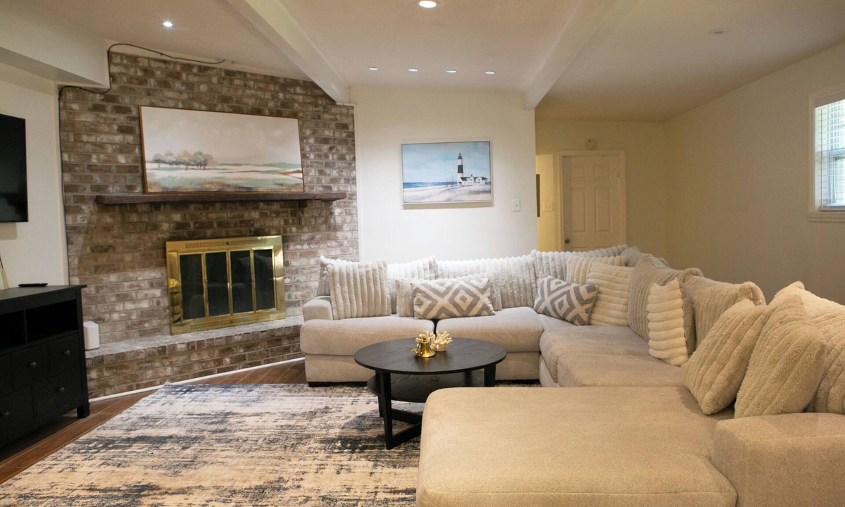 Thunderbolt House | Coastal Haven Near Beach Near Downtown