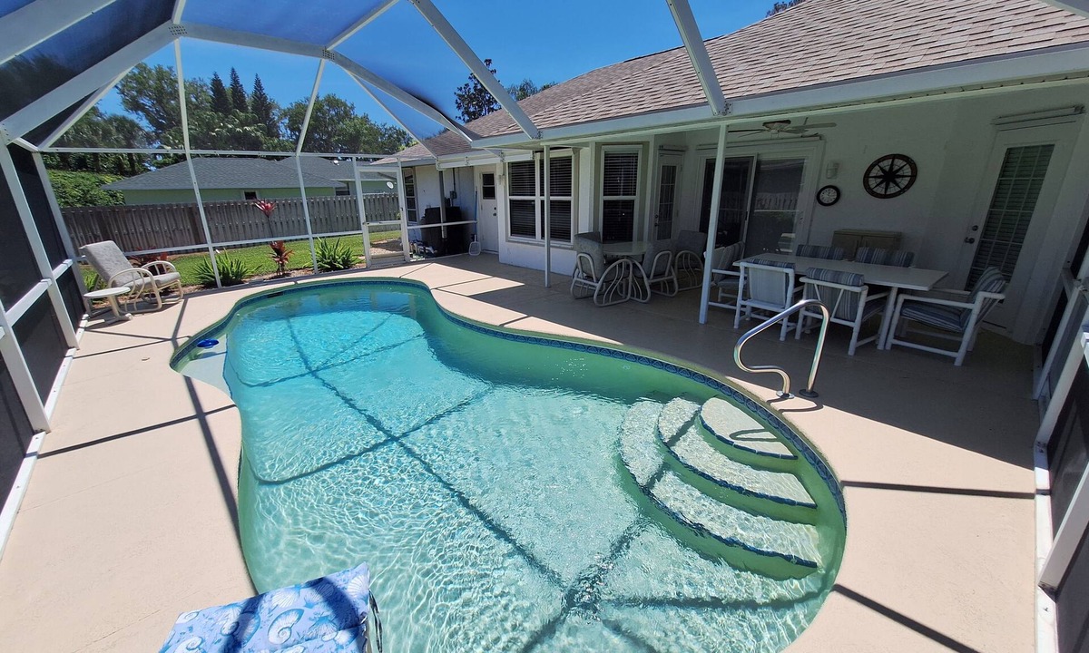 Sebastian Highlands House | ☆☀︎❀Coastal Retreat! Heated Pool, Boat/RV Parking Double Lot, 3 miles to Beach!
