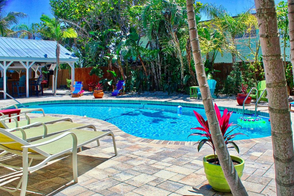 Bay Esplanade Apartment | Coconut Grove Beach Resort Suites 7 & 8