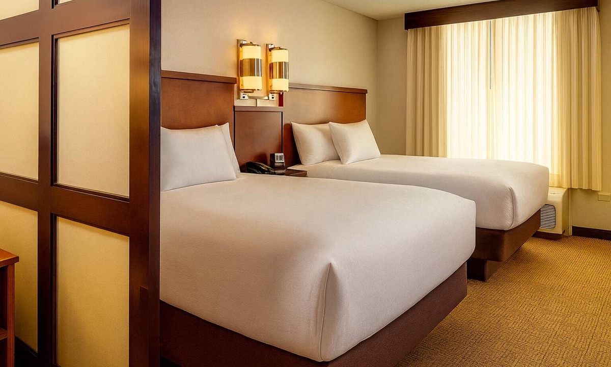 Gwinnett Place Hotel | Comfort and Convenience! 4 Family-friendly Units! Pool, Parking & Breakfast!