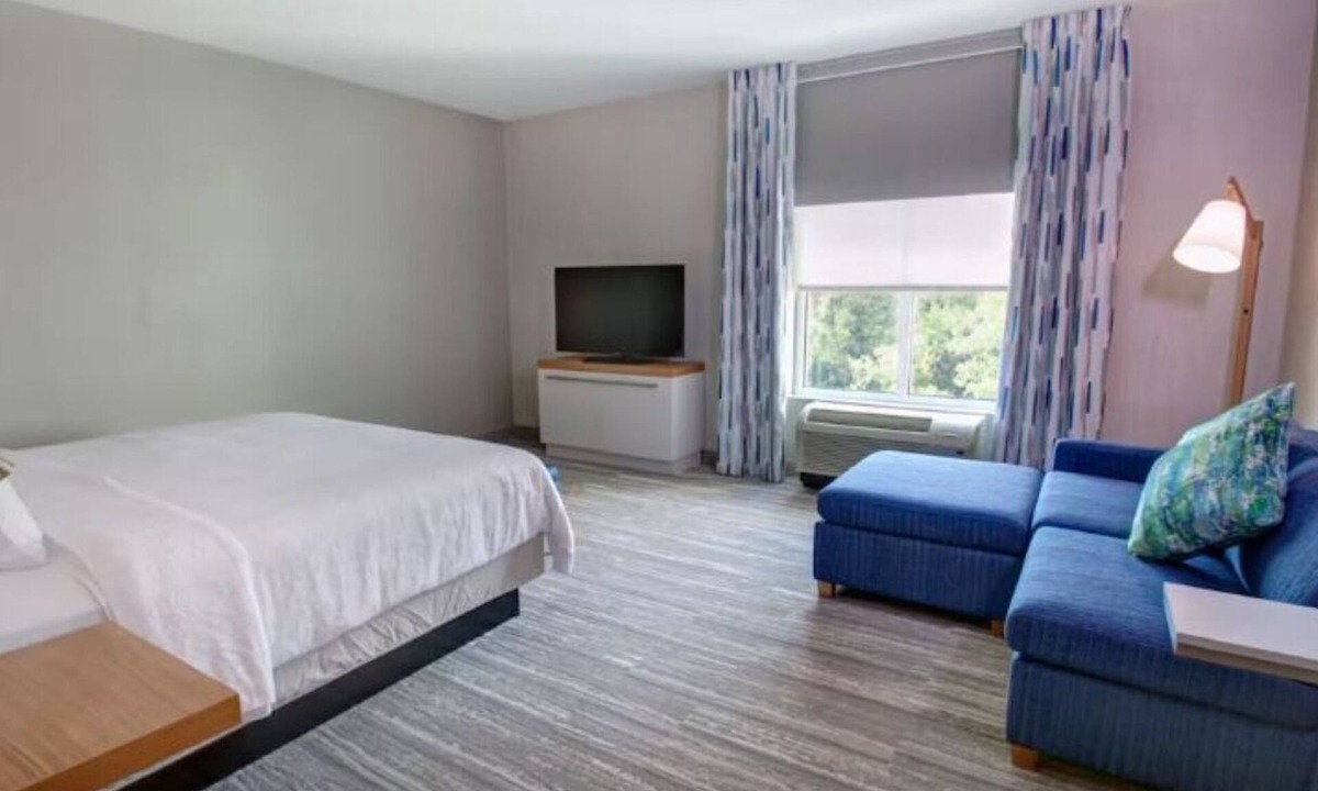 Wesley Chapel Hotel | Comfort Guaranteed! Free Breakfast, Parking, Outdoor Pool, Pet-friendly!
