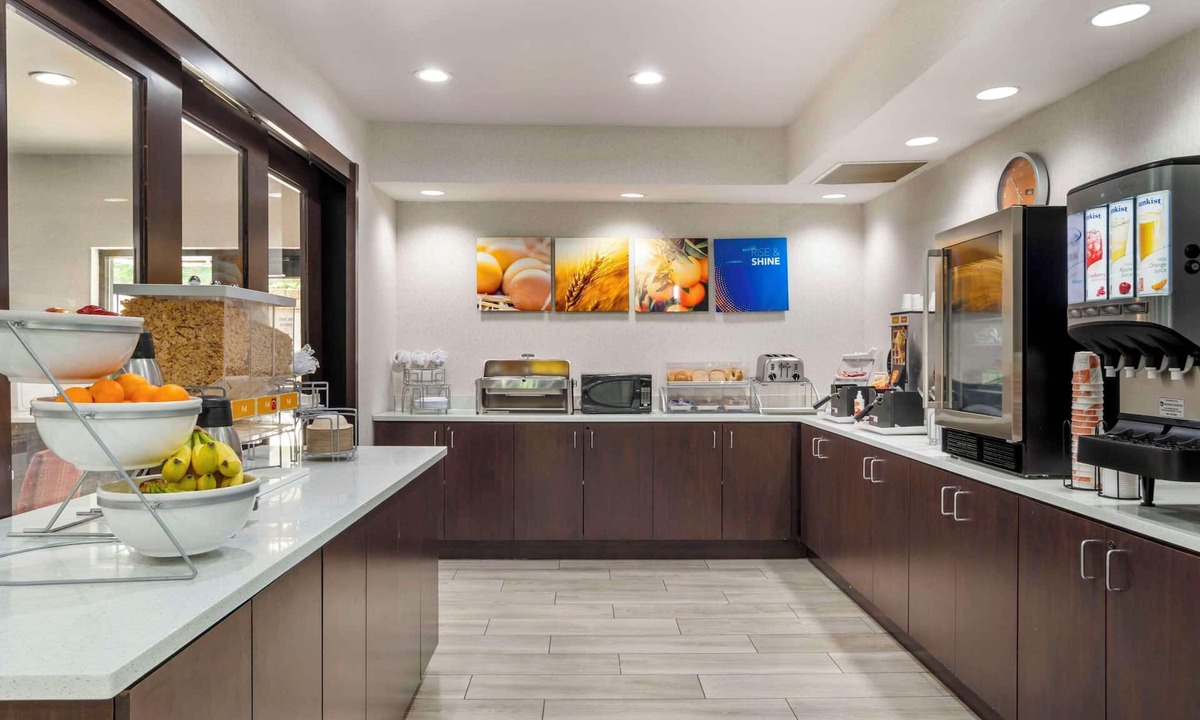 Arcadia Hotel | Comfort Suites At WestGate Mall