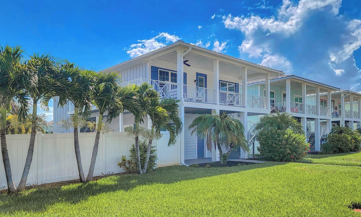 Madeira Beach House | COMPLETELY COASTAL! PRIVATE HEATED POOL! 3 BR 2 BA Close to John's Pass!