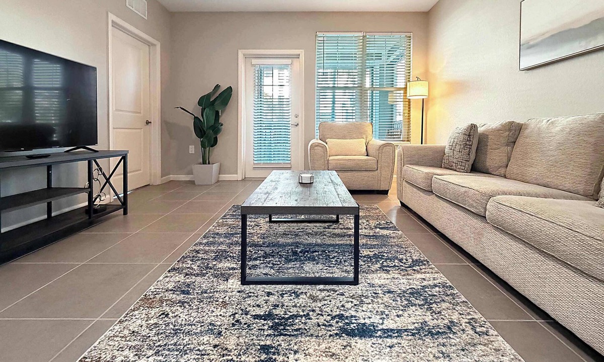 Pinellas Park Apartment | Contemporary Comfort in Prime Location