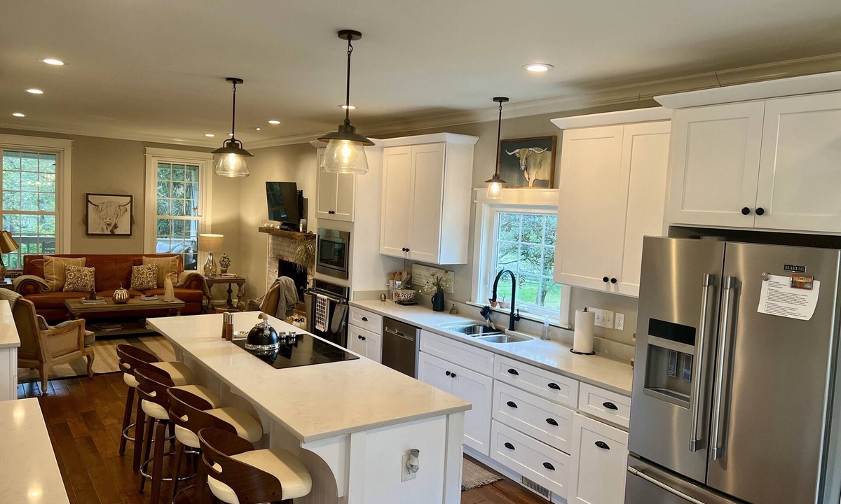 Franklin House | Contemporary Country Charm in Franklin TN! Minutes from Cool Springs & Nashville